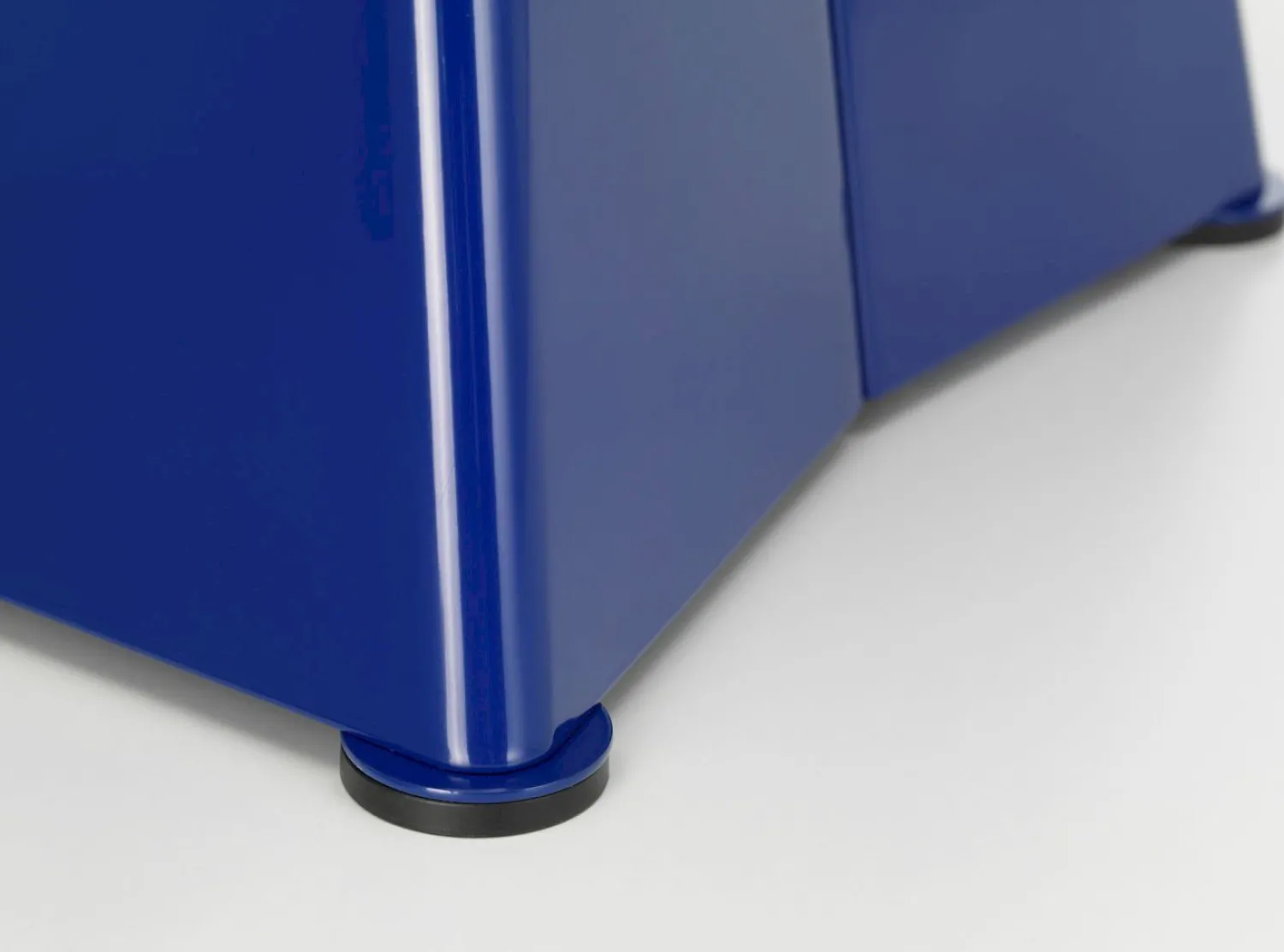 Poefjes & Krukjes-Vitra Metallique Tabouret Kruk Blue