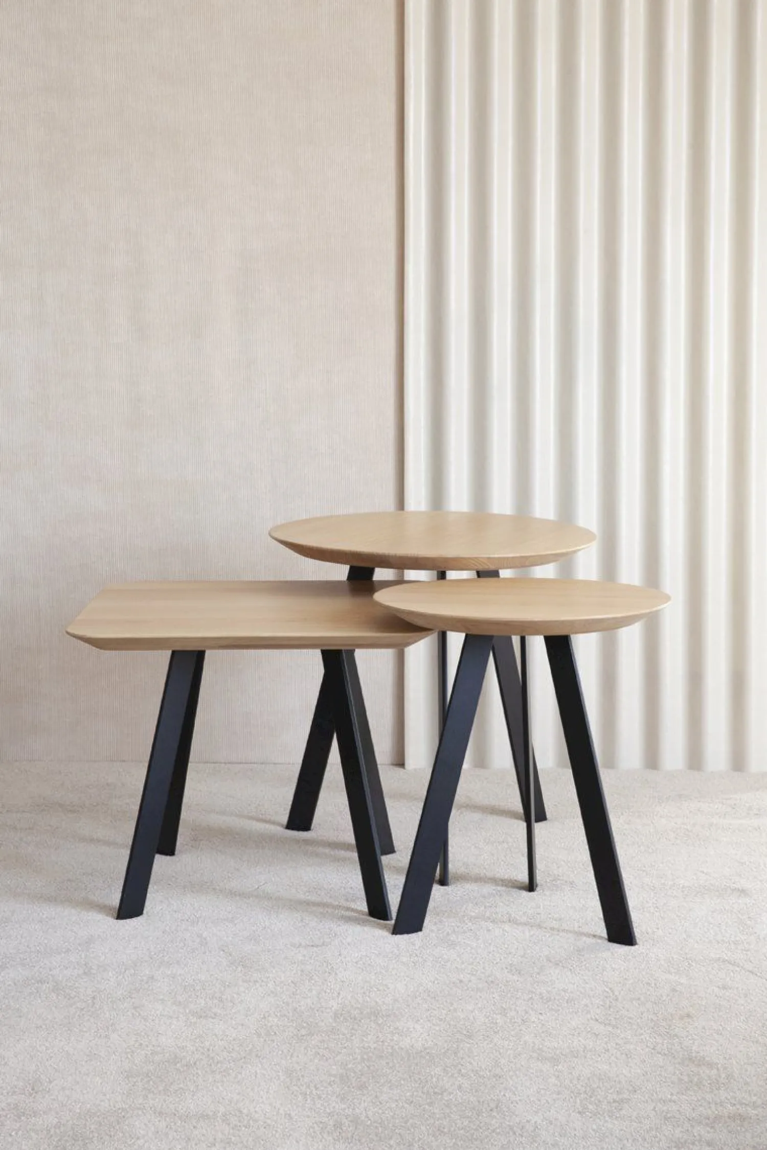 Houten Bijzettafels|Ronde Bijzettafels-Studio HENK New Co Bijzettafel Naturel, Zwart