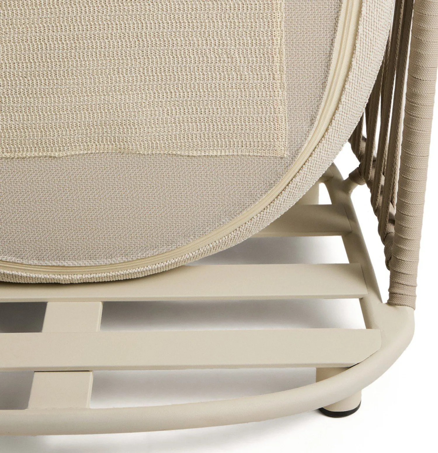 Tuinstoelen-Kave Home Osani Outdoor Fauteuil Ecru, Taupe