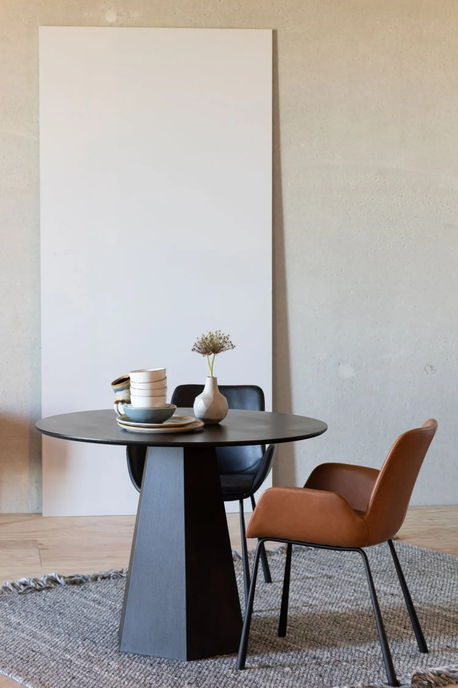 Ronde Eettafels-Zuiver Pilar Eetkamertafel Black
