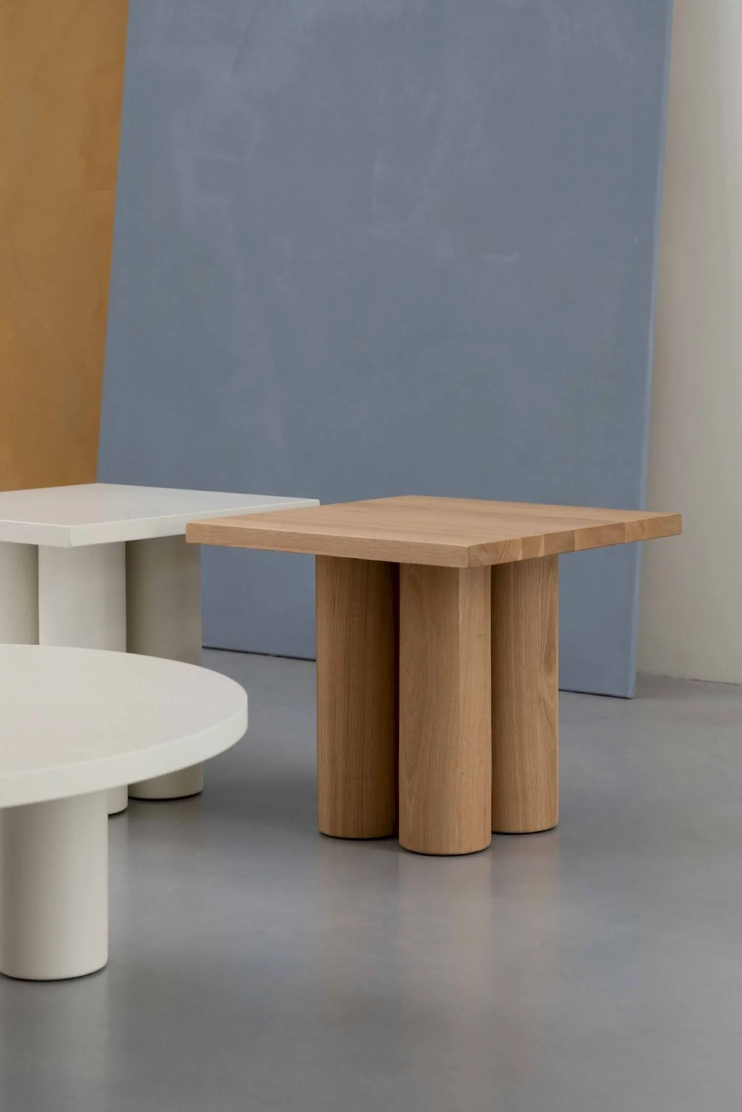 Houten Salontafels|Vierkante Salontafels-Studio HENK Pillar Vierkant Salontafel Bruin Beige