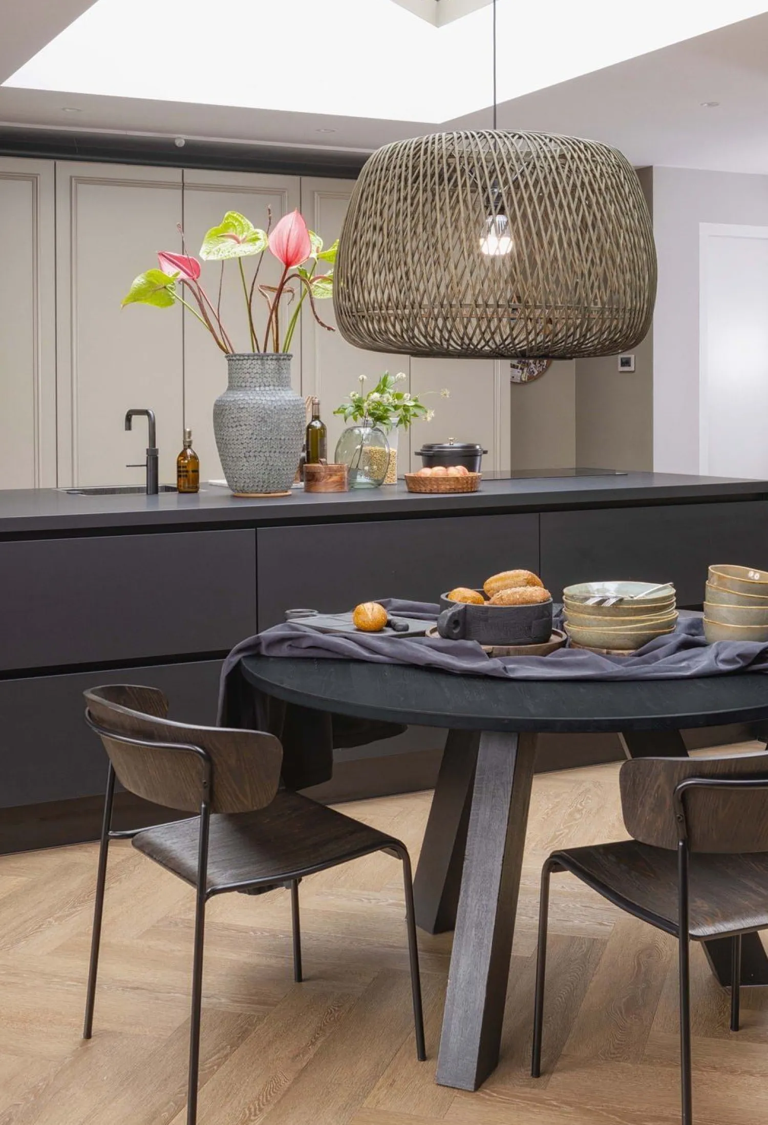 Houten Eettafels|Ronde Eettafels-WOOOD Rhonda Eettafel Blacknight