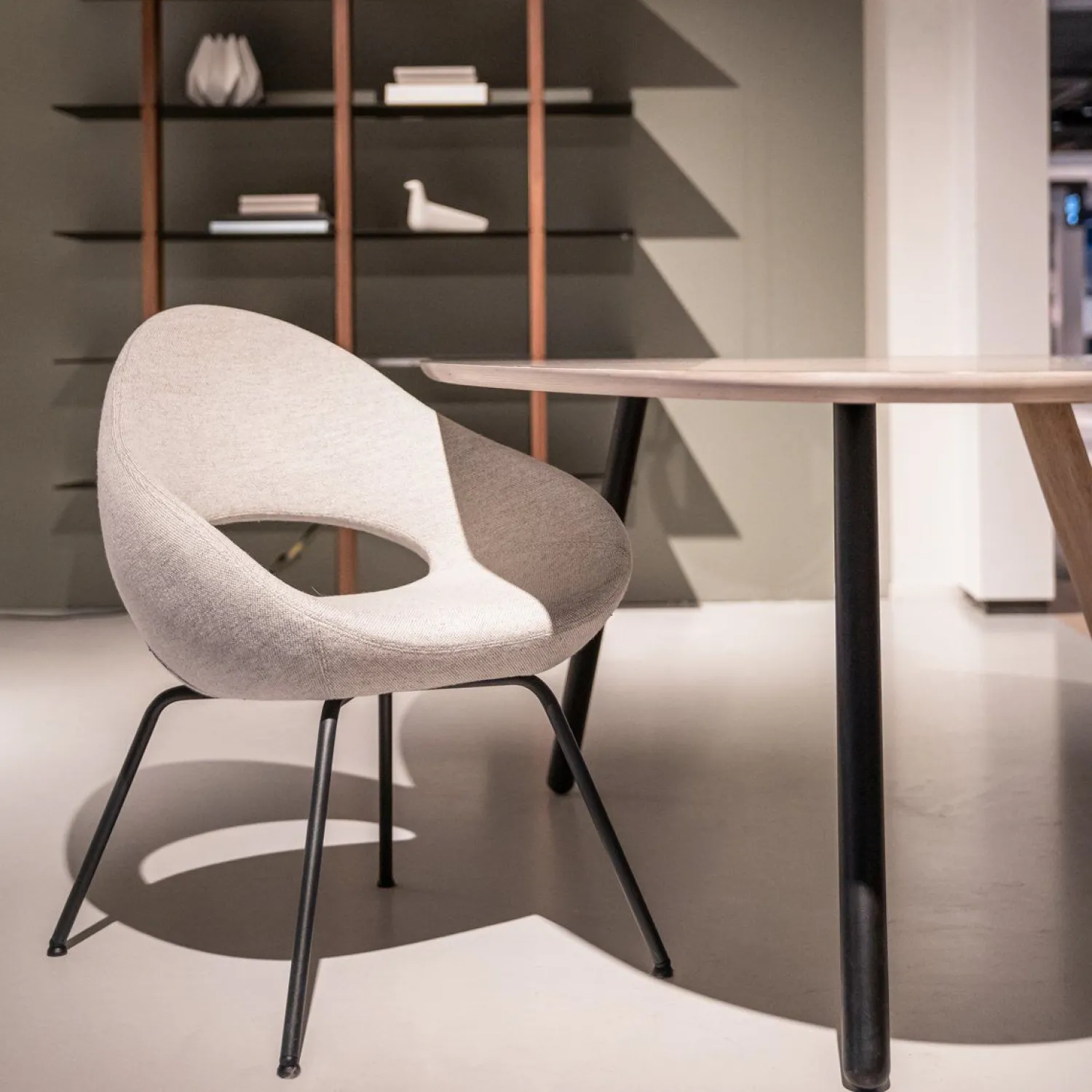 Eetkamerstoelen Met Armleuning|Design Stoelen-Artifort Shark Eetkamerstoel Grijs