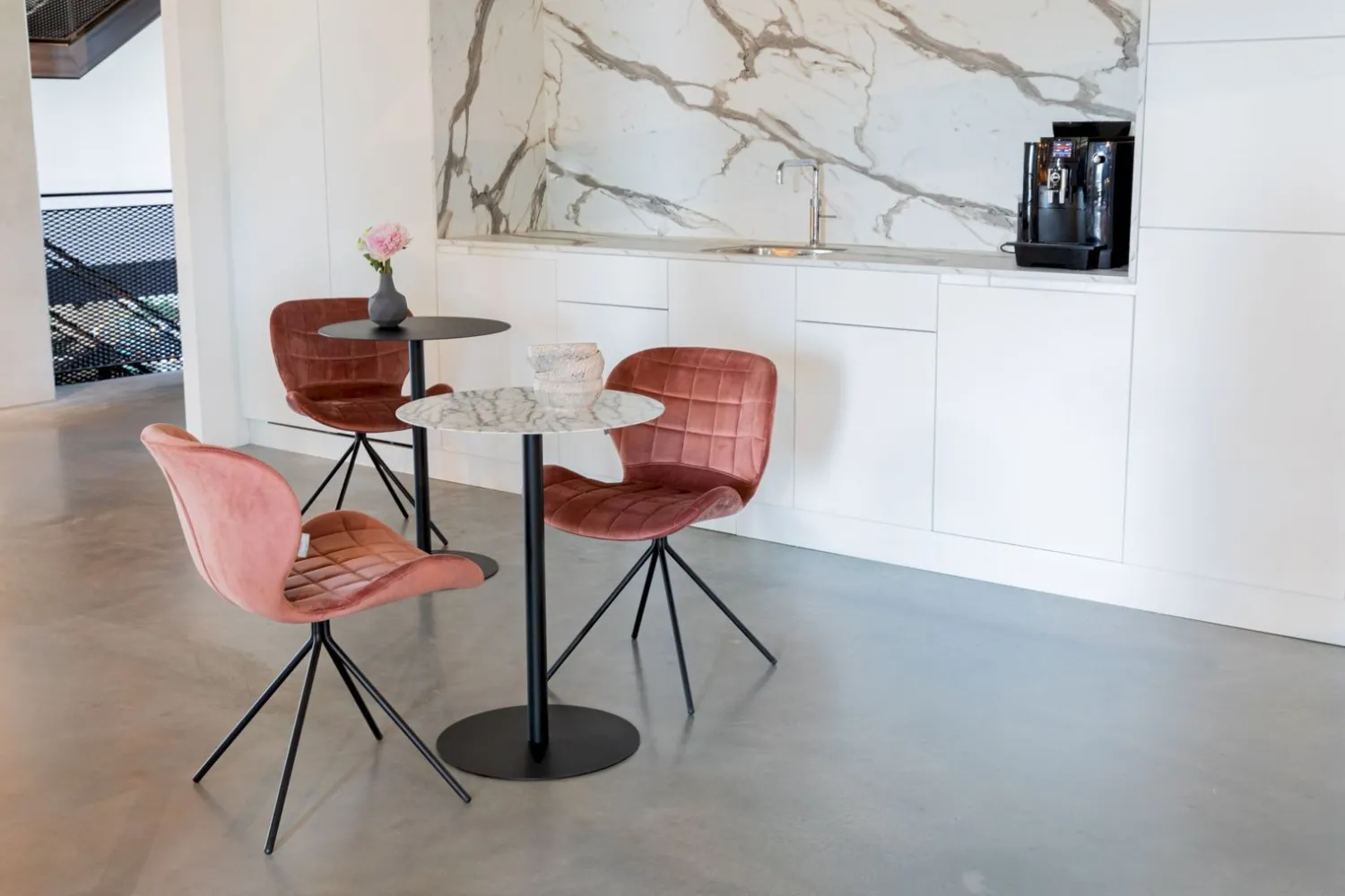 Ronde Bijzettafels-Zuiver Snow Bijzettafel Black