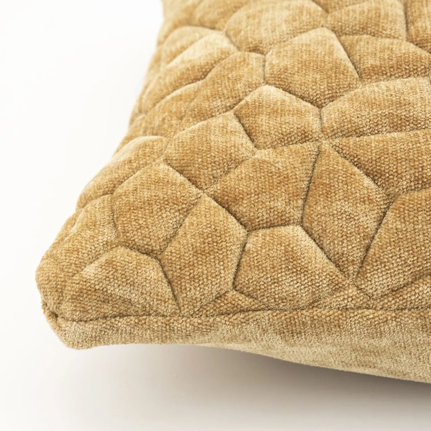 Poefjes & Krukjes|Sierkussens & Plaids-By Boo Stitch Kussen Gold