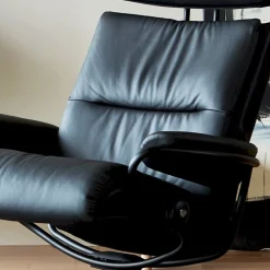 Leren Fauteuils|Draaifauteuils-Stressless Tokyo Low Relaxfauteuil + Hocker Black