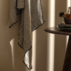 Sierkussens & Plaids-WOOOD Unique Plaid Black, Off White