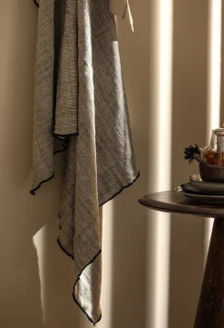 Sierkussens & Plaids-WOOOD Unique Plaid Black, Off White