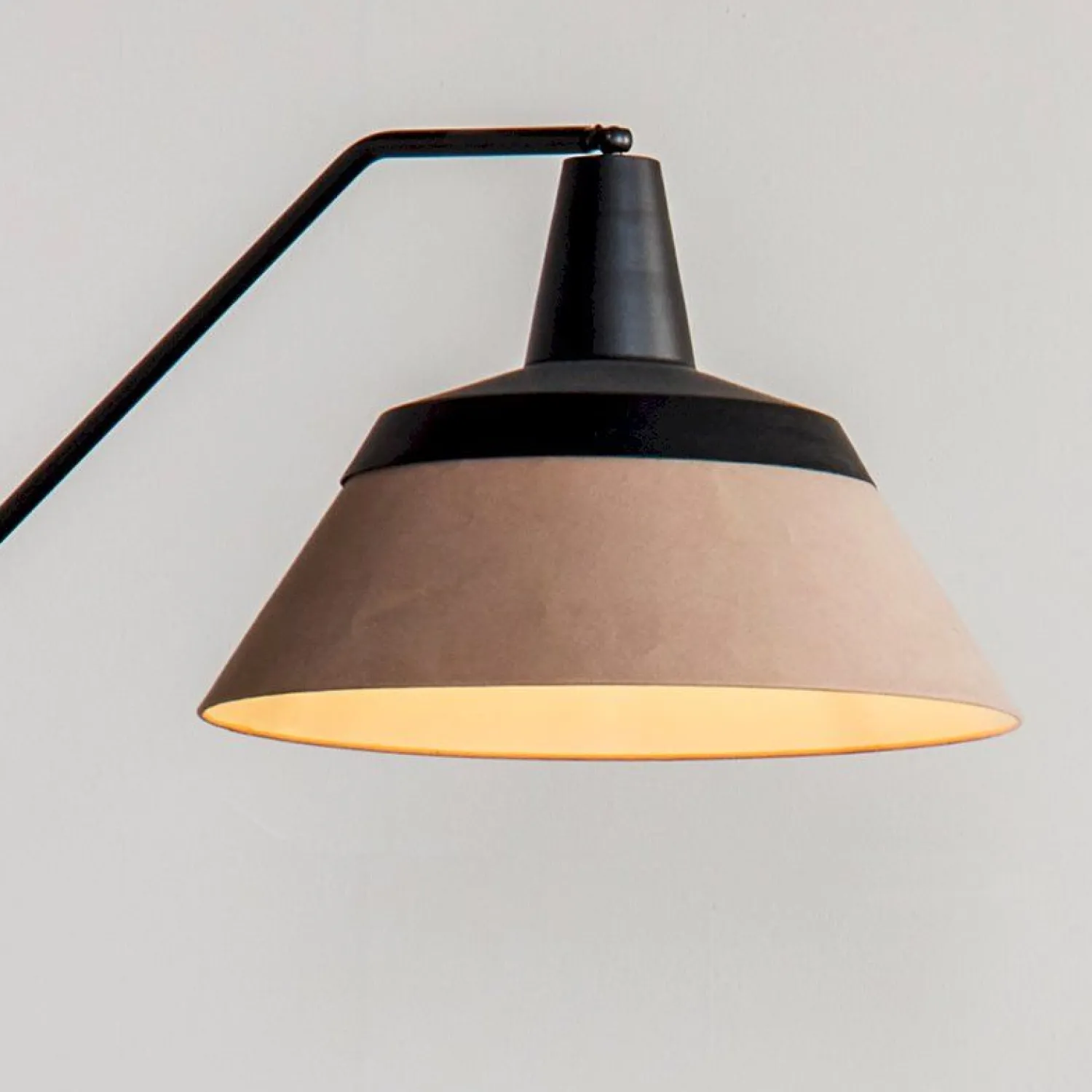 Industriële Vloerlampen|Vloerlampen-Eijerkamp Collectie Worker Vloerlamp zwart