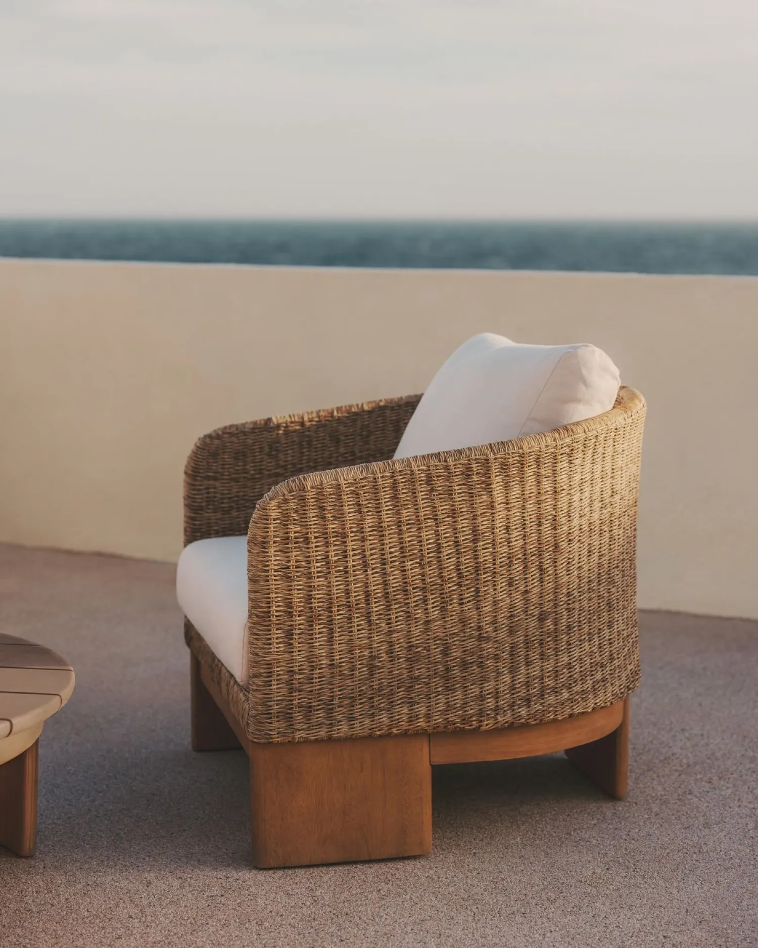 Tuinstoelen-Kave Home Xoriguer Outdoor Fauteuil Naturel, Wit