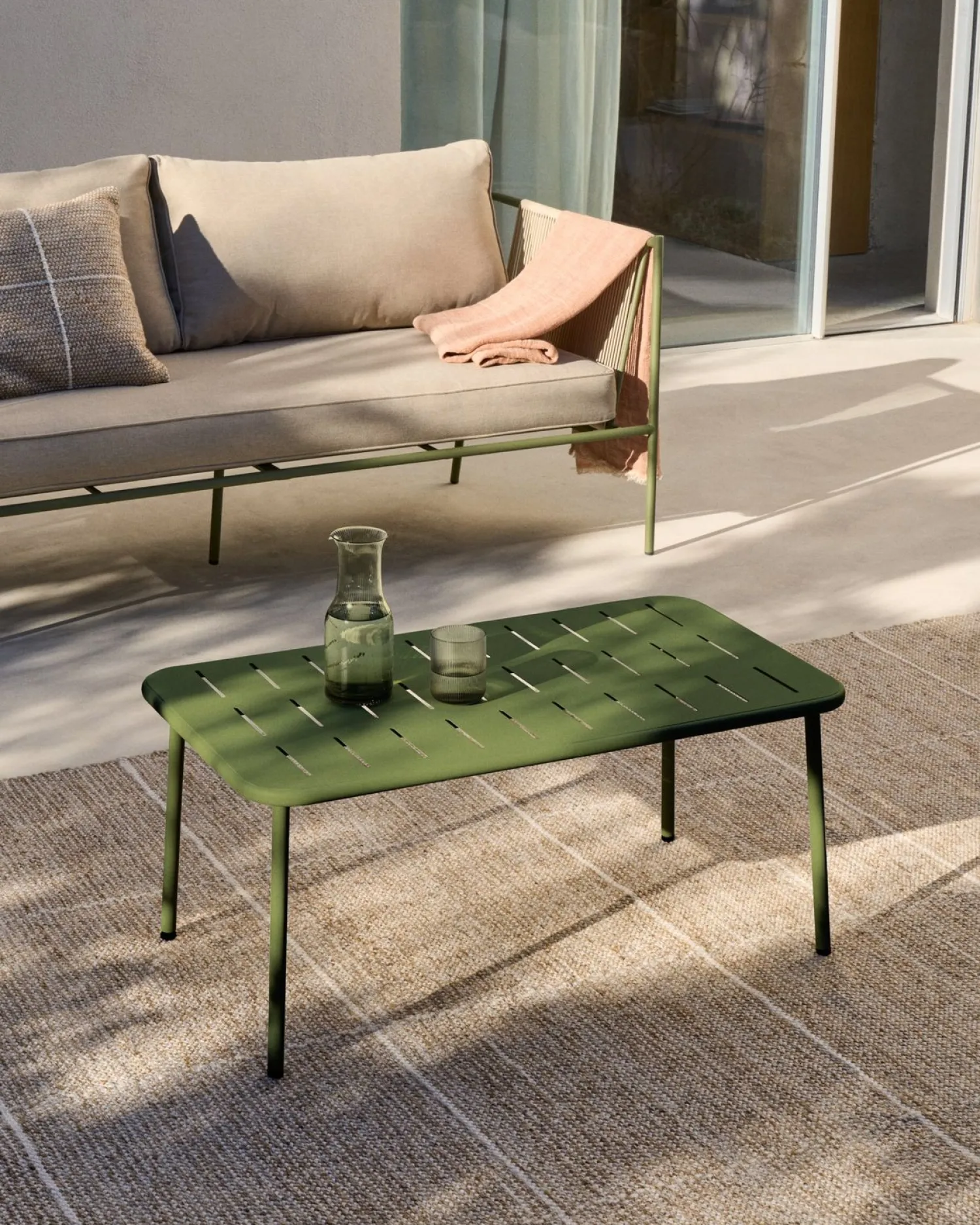 Tuinbanken|Zitbanken-Kave Home Zivia Outdoor 3-Zitsbank Groen, Beige